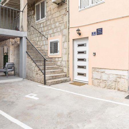 Heritage Apartman Geza In Centar With Private Parking Kaštela Esterno foto