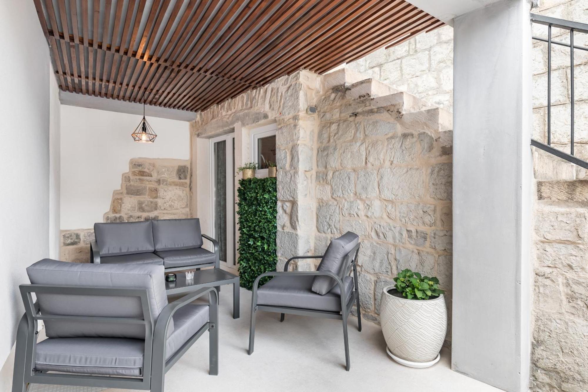 Heritage Apartman Geza In Centar With Private Parking Kaštela Esterno foto