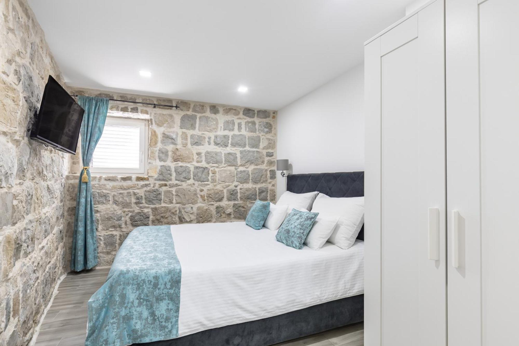 Heritage Apartman Geza In Centar With Private Parking Kaštela Esterno foto