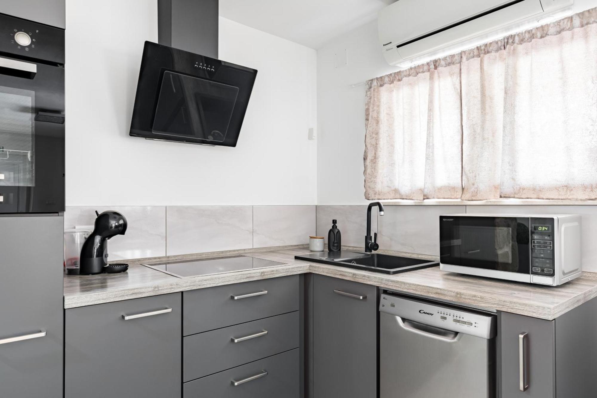 Heritage Apartman Geza In Centar With Private Parking Kaštela Esterno foto